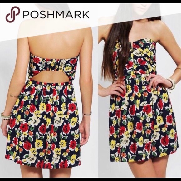 UO Strapless Floral Dress πΉπΌπ - Picture 2 of 5